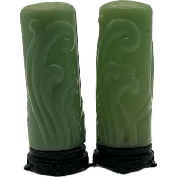 Vintage mini salt and pepper shakers set of two - Picture 3 of 12